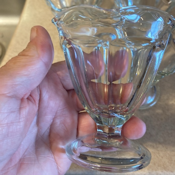 Vintage Anchor Hocking ice cream sundae glasses set of 8. Like new. - Picture 2 of 3